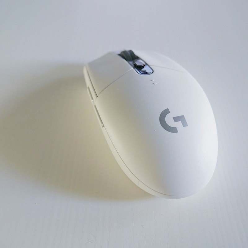 Aura Pro Ergonomic Vertical Wireless Mouse